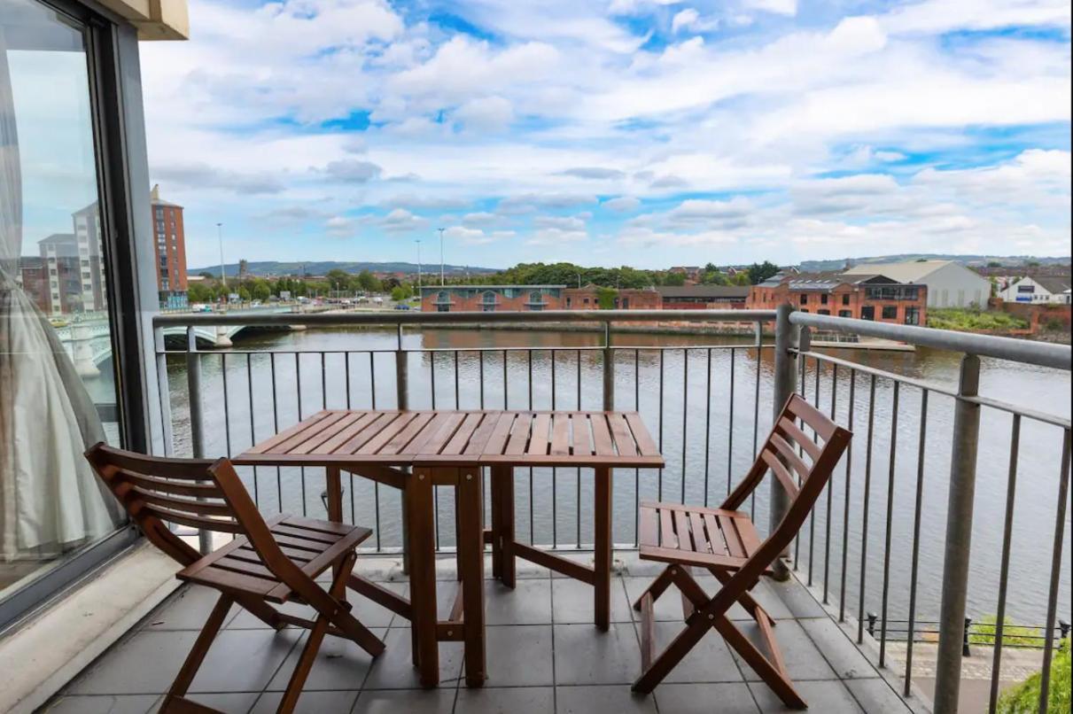 Stunning Views And City Side-Belfast City-2 Bedroom-5 Guests-Wifi & Parking Exterior photo